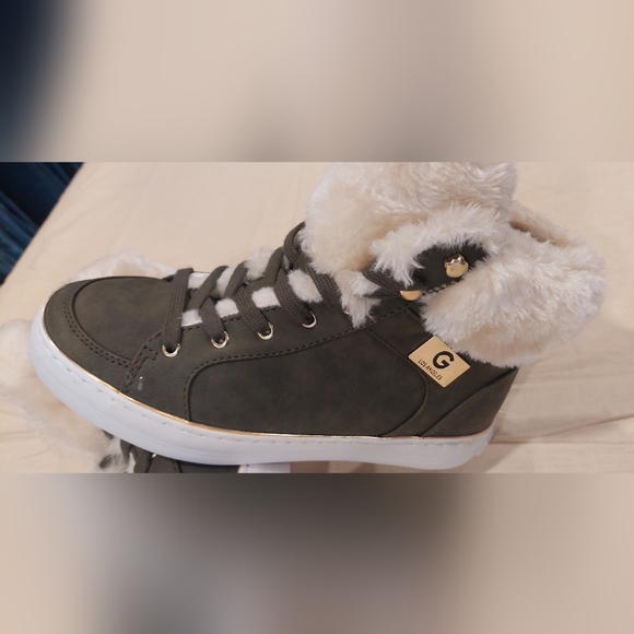 Cozy Women's Winter Boots with Faux Fur - Black and Cream - Picture 9 of 9